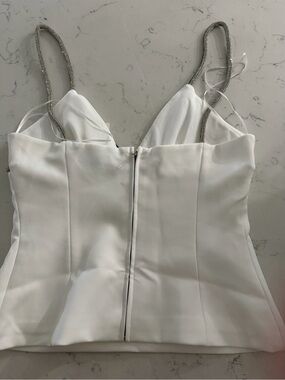 Zara white top with gorgeous detail (see pictures) 
Size small